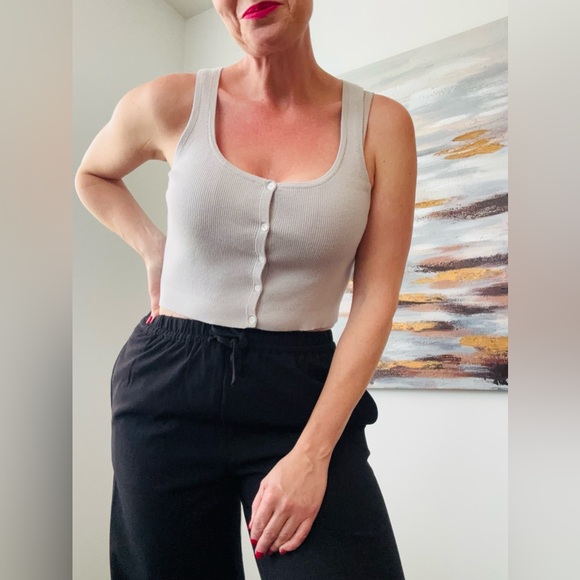 Aritzia Tops - ARITZIA Wilfred Button Front Ribbed Knit Crop Top